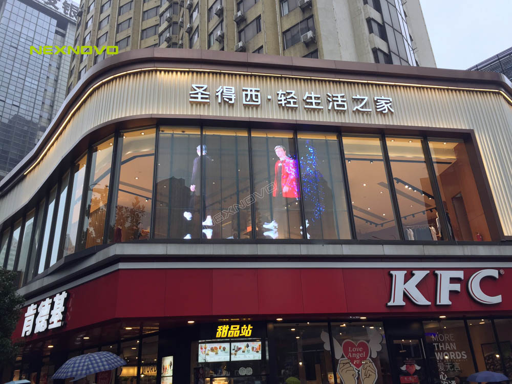 圣得西品牌服飾店透明LED顯示屏項(xiàng)目(圖2)