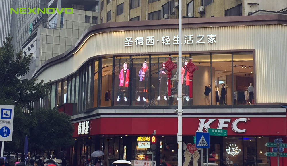 圣得西品牌服飾店透明LED顯示屏項(xiàng)目(圖3)